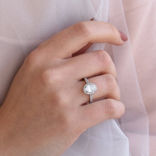 Elegantný zásnubný prsteň s moissanitom Joelle