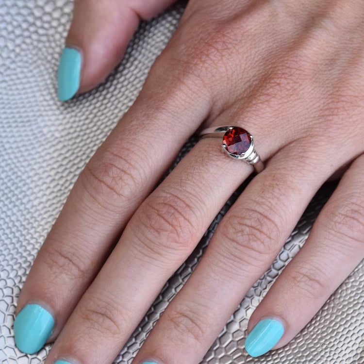 Strieborný prsteň s granátom Haily 12375