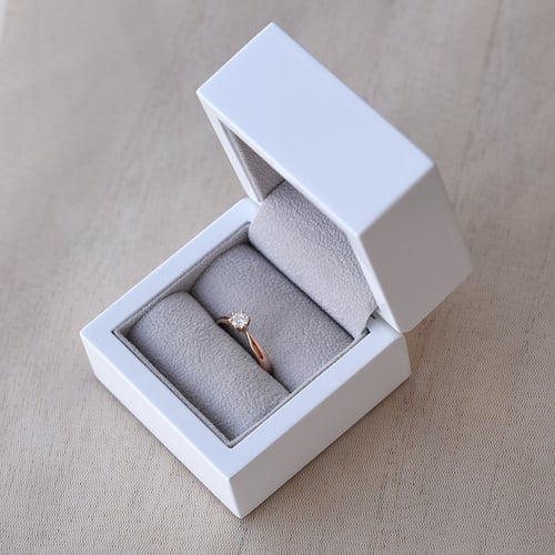 Zásnubný prsteň s diamantom Iravan