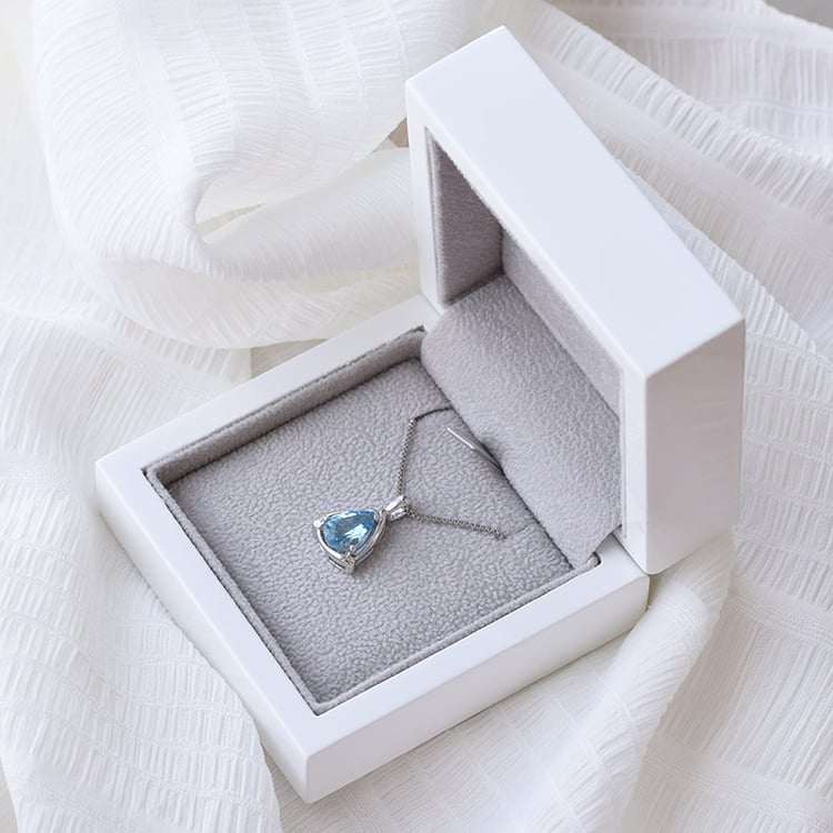 Slza v striebornom náhrdelníku 71271