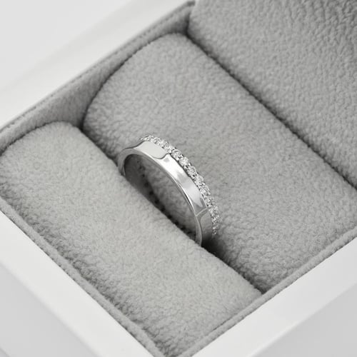 Zlatý eternity prsteň plný diamantov Emita