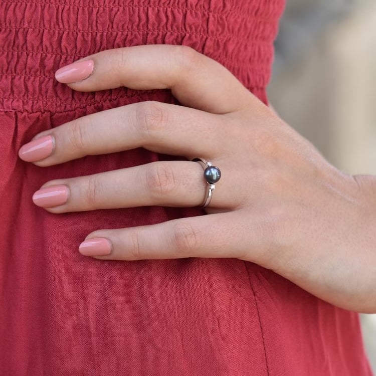 Zlatý prsteň s diamantmi a perlou 45315