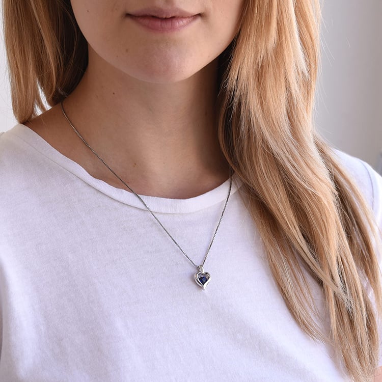 Strieborné srdce s modrým zafírom 69115