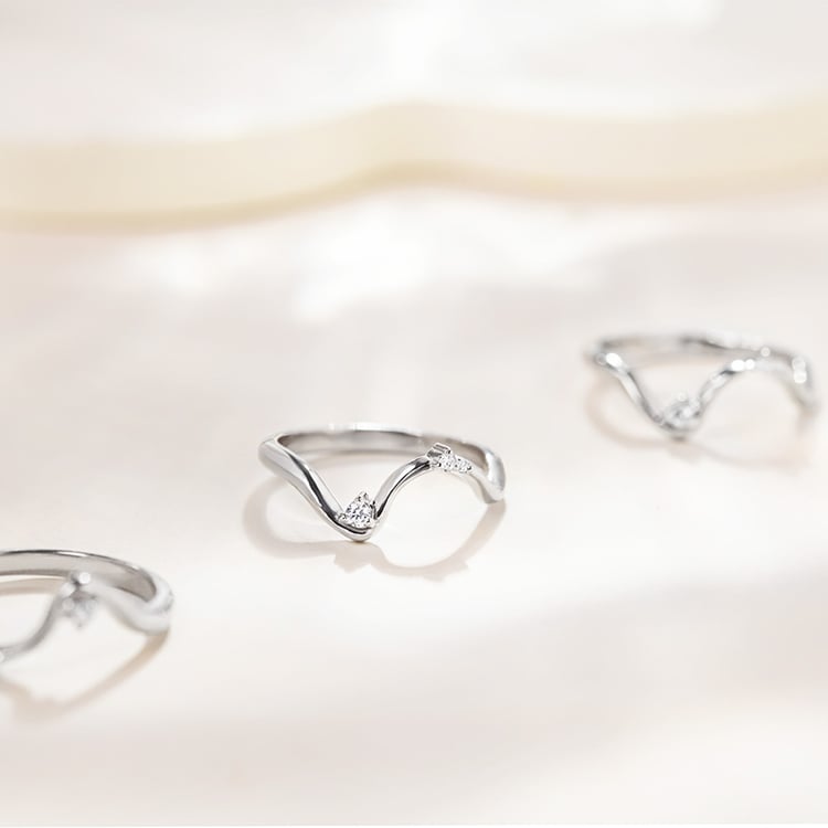 Originálna zvlnená svadobná obrúčka 155028