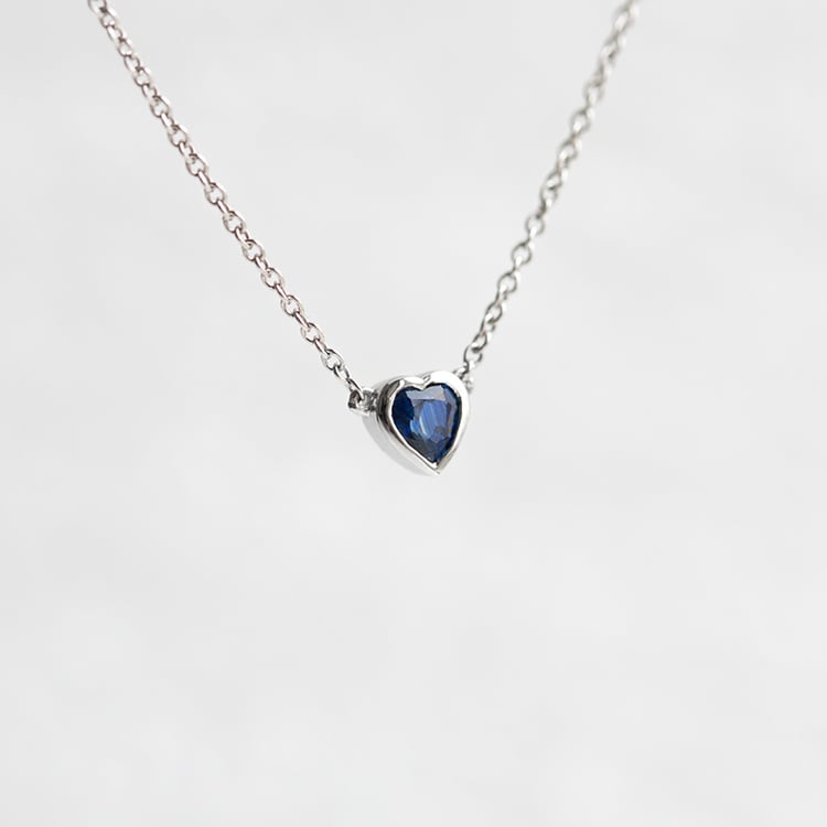 Náhrdelník so zafírovým srdiečkom Davila 144873