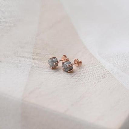 Zlaté náušnice s nebrúsenými diamantmi Mason