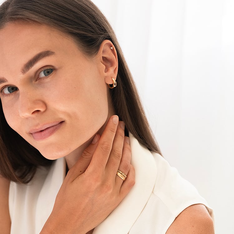 Strieborné pozlátené kruhové náušnice s bielymi topazmi Tinsley 143208