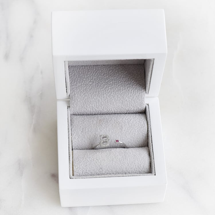 Prsteň s výberom písmena a drahokamu 88777