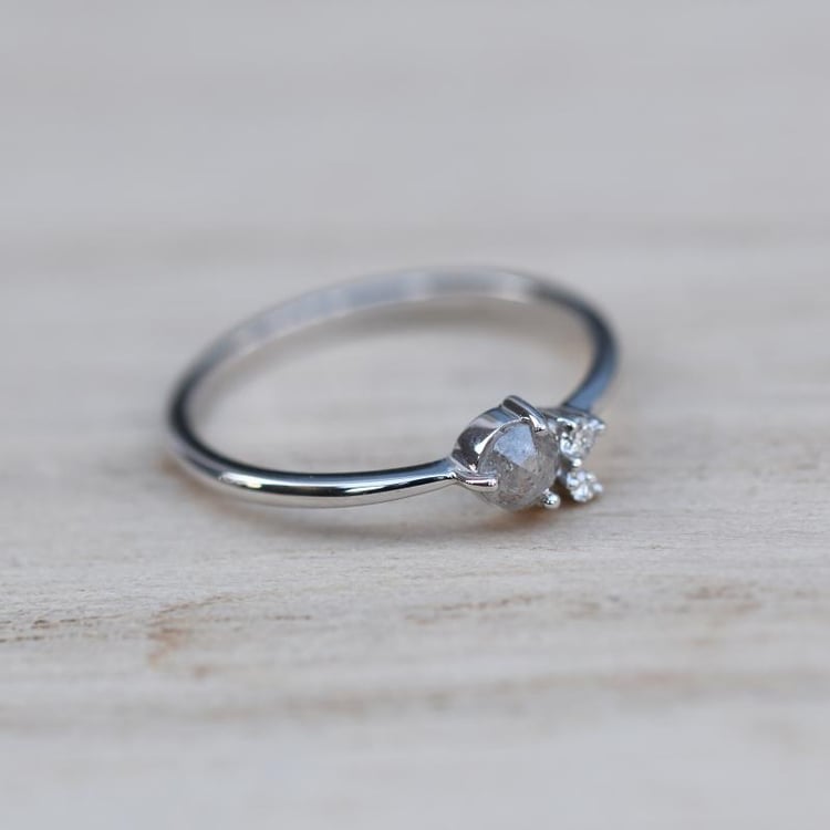 Zlatý prsteň s diamantom 49717