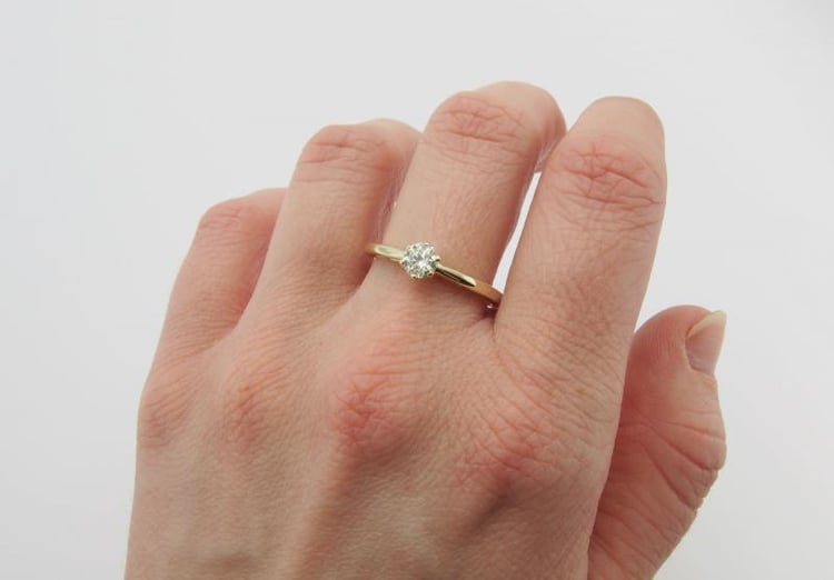 Prsteň s certifikovaným diamantom 9563