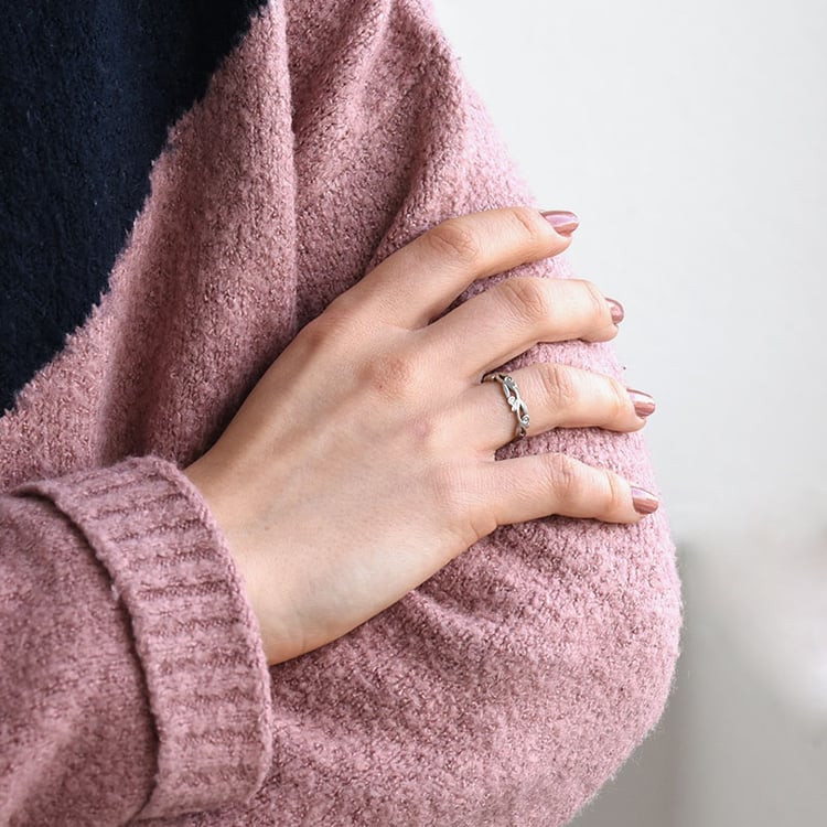 Prsteň v tvare lístočkov s diamantmi z bieleho zlata 79717