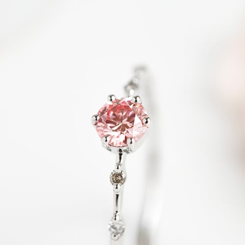 Zásnubný prsteň s certifikovaným fancy pink lab-grown diamantom Jelena