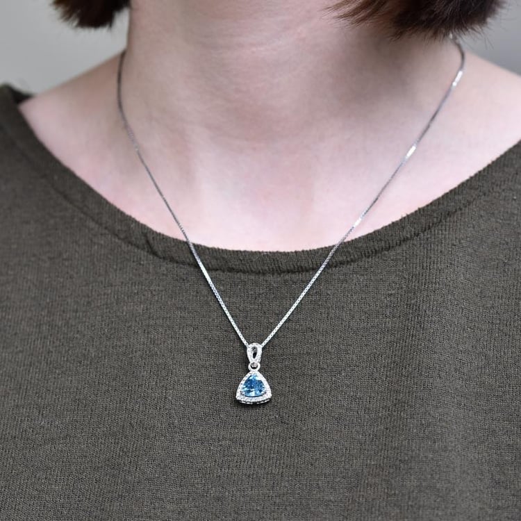 Švajčiarsky topás v zlatom prívesku 27049