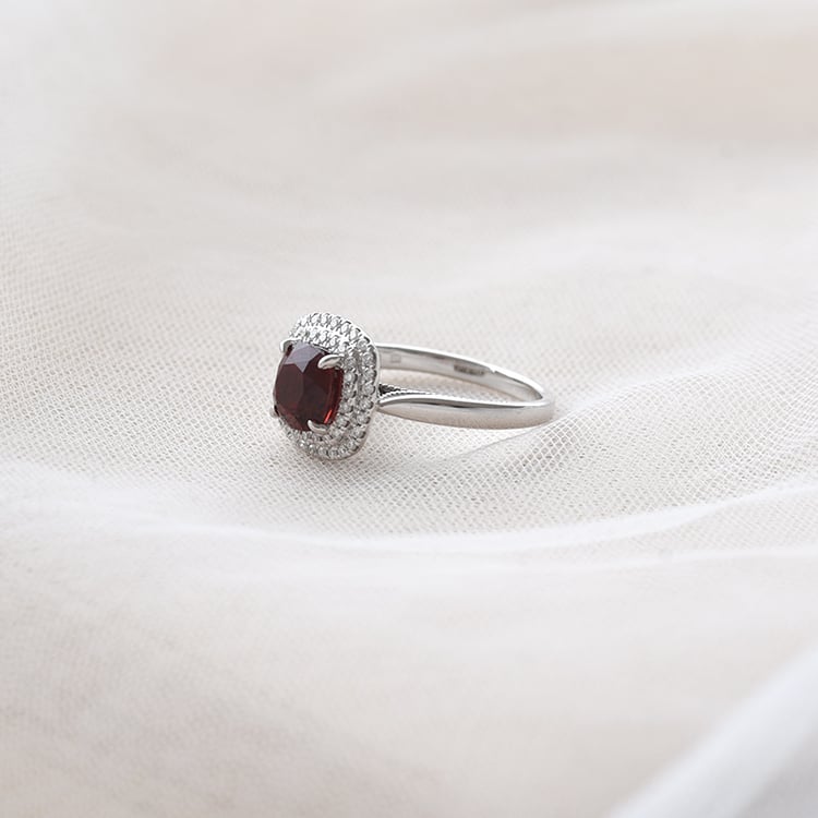 Prsteň sa spinely a diamanty 68047