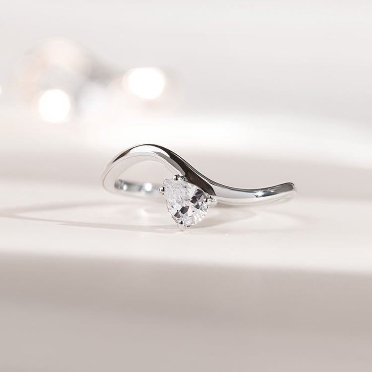 Zásnubný prsteň s pear lab-grown diamantom 170121