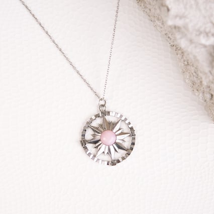 Zlatý prívesok kompas s ružovým opálom Vespucci