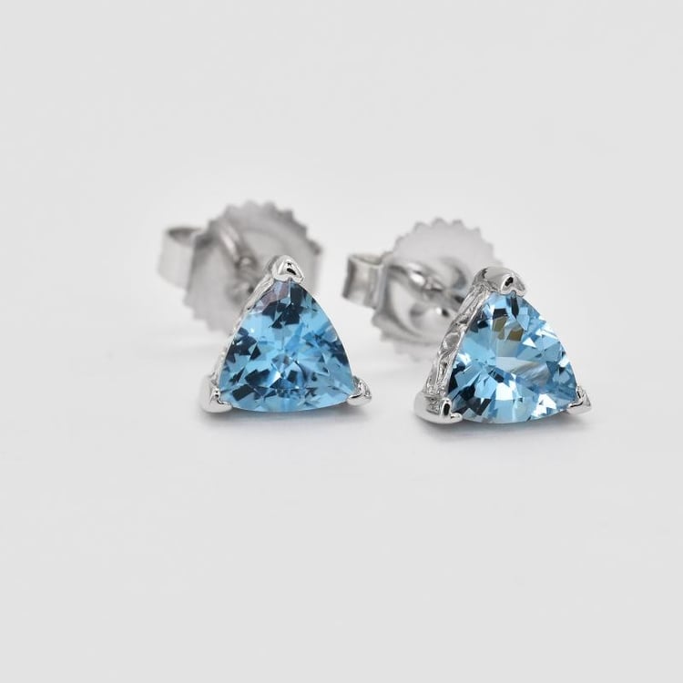 Švajčiarsky topás v strieborných náušniciach 3089