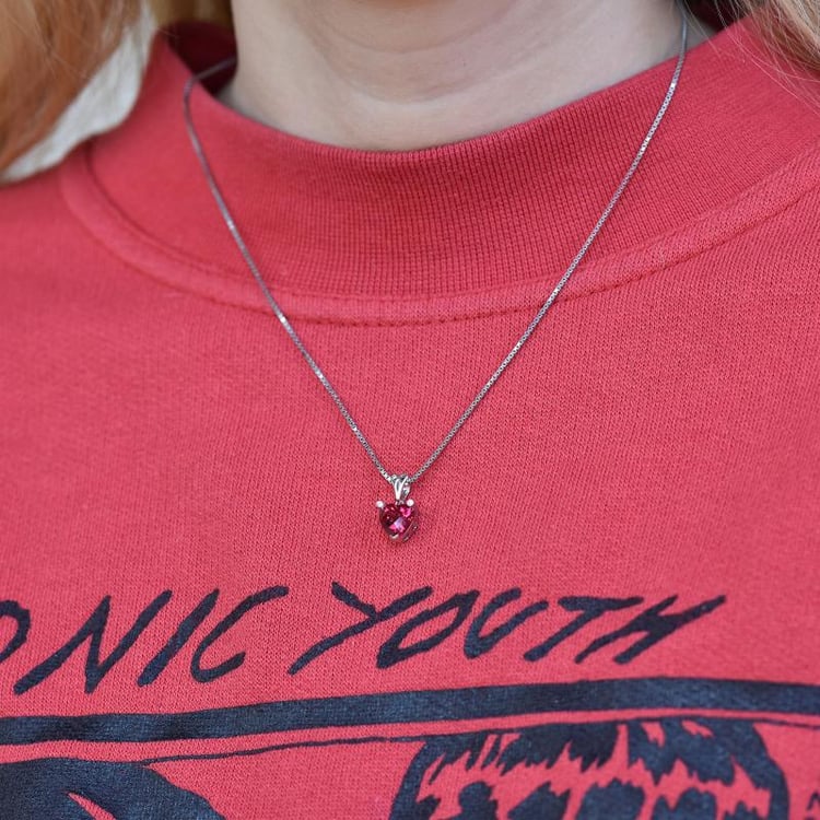 Prívesok s rubínom 28119