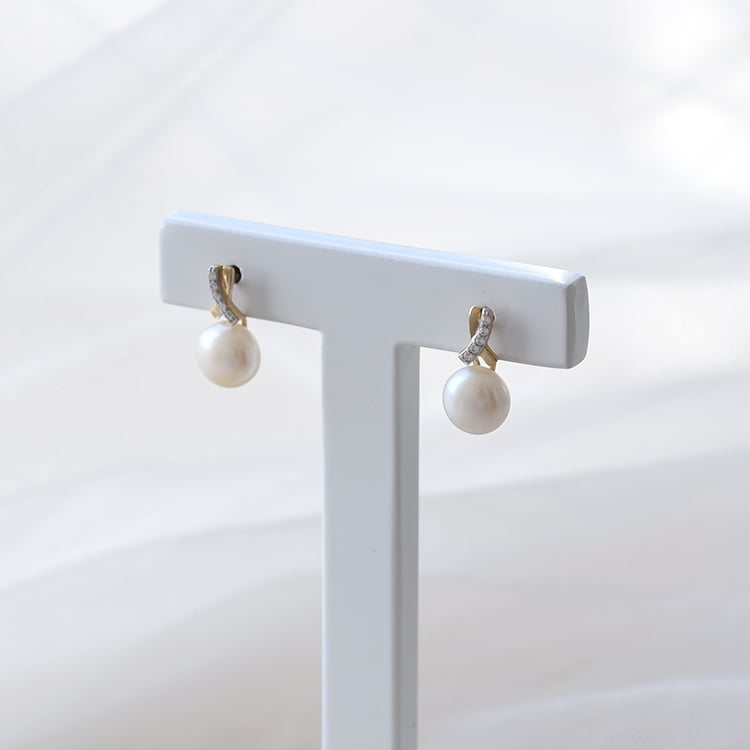 Zlaté náušnice s perlami a zirkónmi 67615