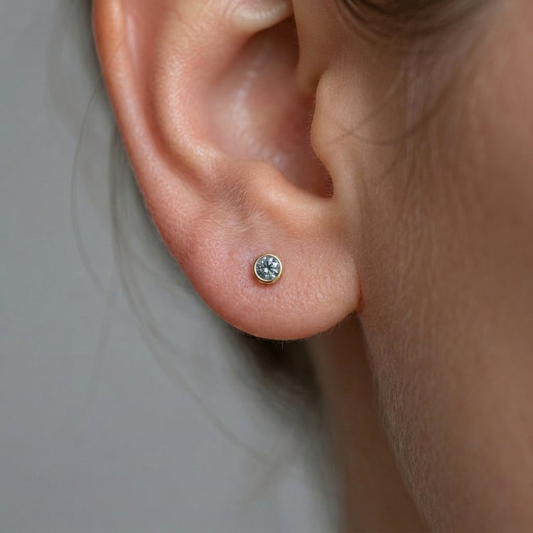 Minimalistické bezel náušnice so zafírmi Viosa 169962