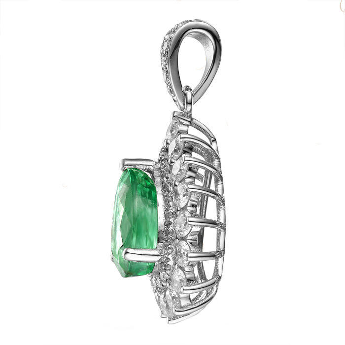 Prívesok so smaragdom a diamantmi z bieleho zlata 2125
