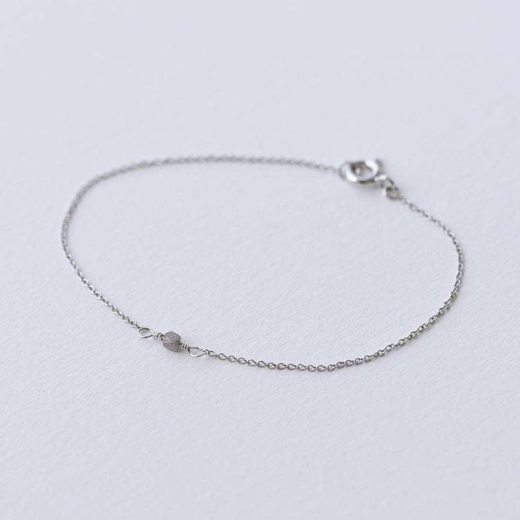 Zlatý náramok s bielou kockou 62269