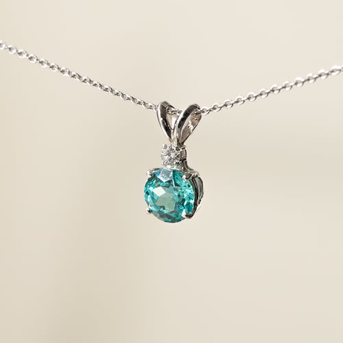 Zlatý prívesok s okrúhlym lab-grown paraiba turmalínom a diamantom Bernardo