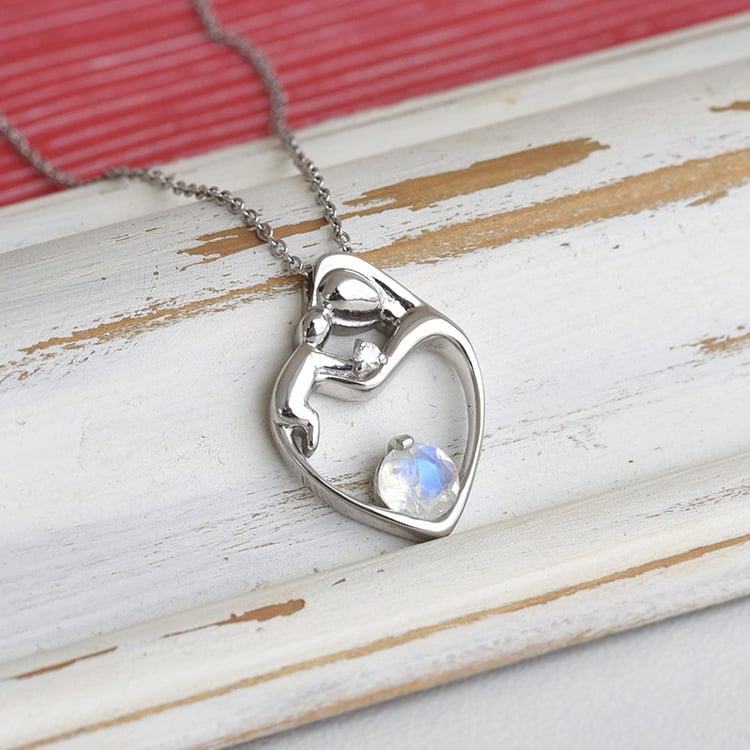 Zlatý prívesok matka a dieťa s mesačným kameňom a diamantom 84446