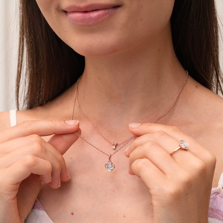 Zlatá kolekcia diamantových šperkov v tvare kvetu princ Iris 142386