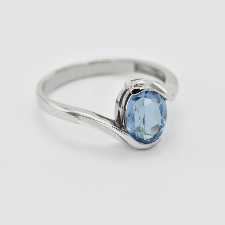 Zlatý prsteň s oválnym topásom 23488