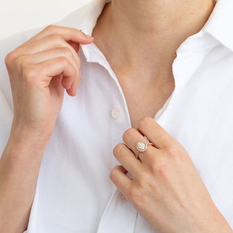 Zlatý elegantný zásnubný prsteň s moissanitom Joelle 124064