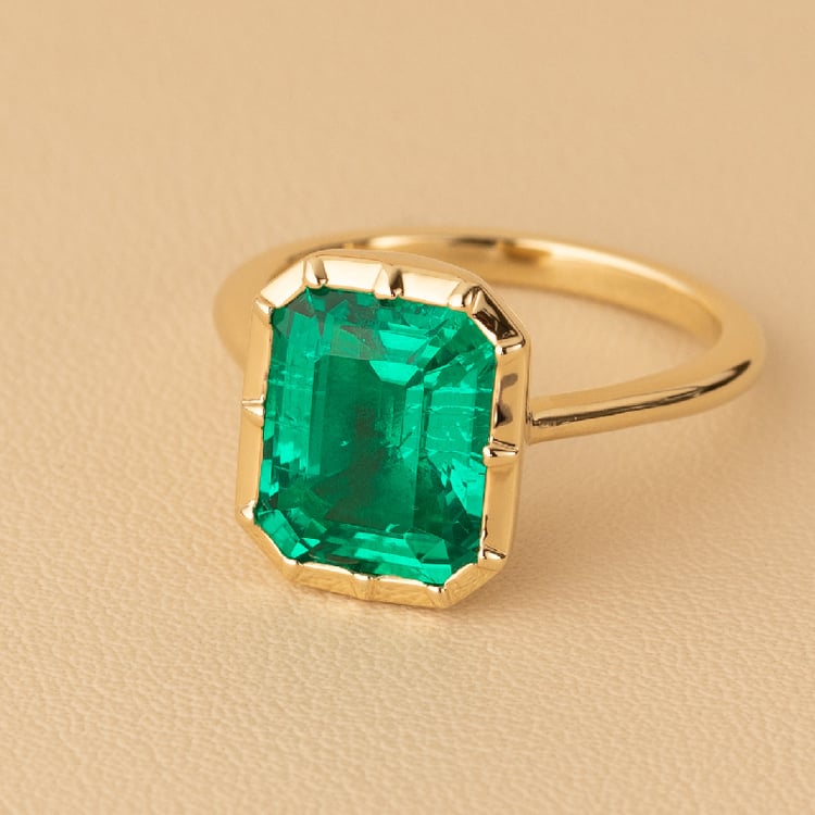 Zlatý bezel prsteň s emerald lab-grown smaragdom Kayla 136564