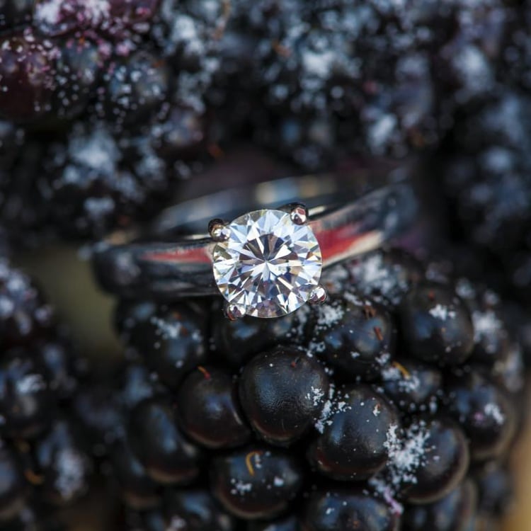 Zásnubný prsteň s moissanitom Minoru 22182