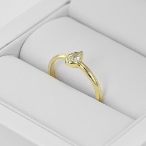 Zlatý zásnubný set prsteňov s pear ertifikovaným diamantom Paiha