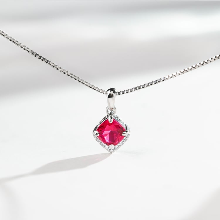 Strieborný prívesok so simulovaným rubínom Augustin 165660