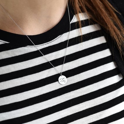 Strieborný prívesok so znamením a akvamarínom Vodnár