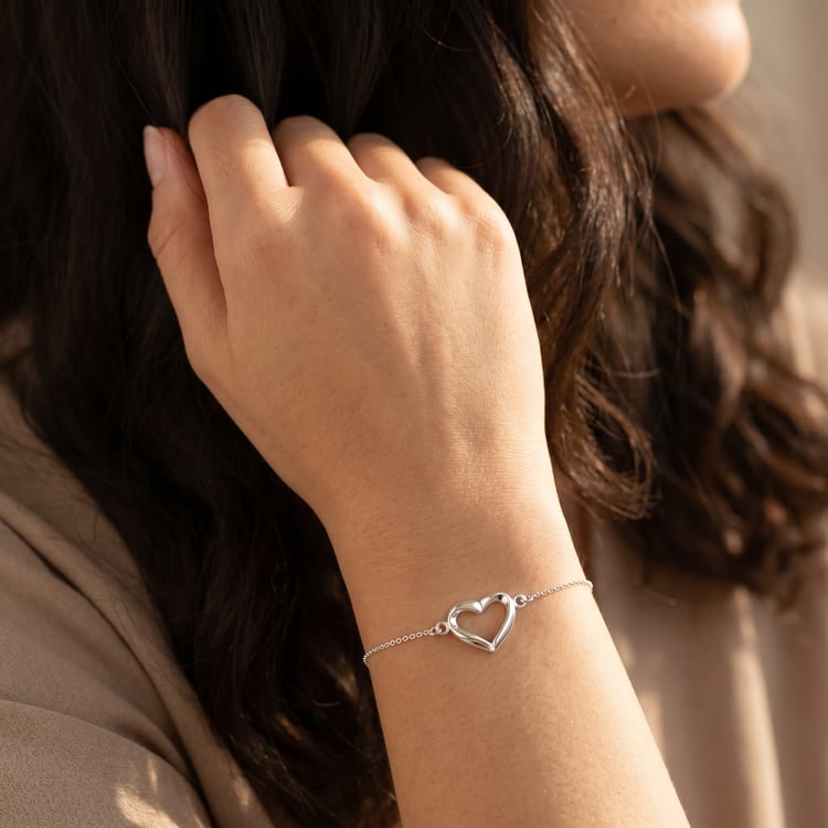 Strieborný fashion náramok so srdiečkom Shirl 166765