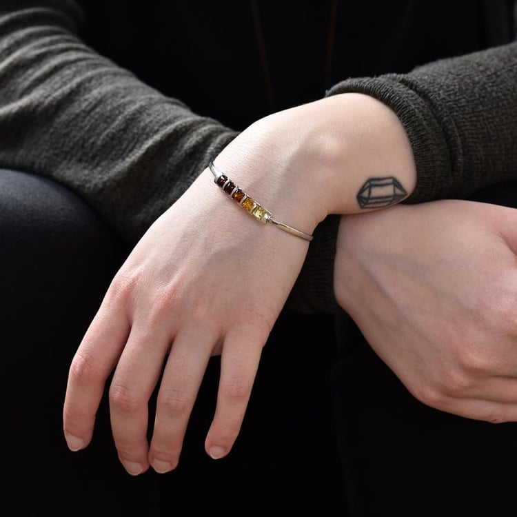 Jantáry v náramku 29571