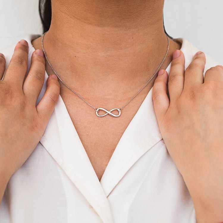Strieborný náhrdelník Infinity 120015
