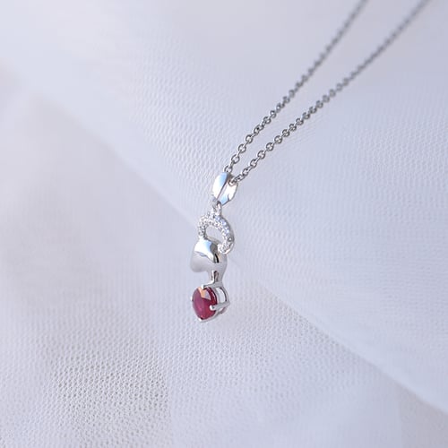 Prívesok v znamení Barana s rubínom a diamantmi Aries