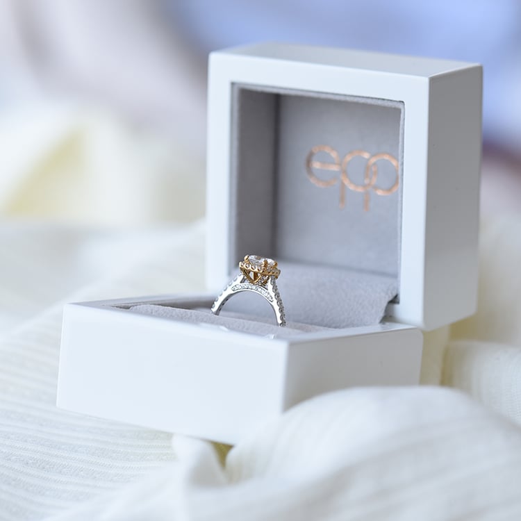 Zlatý moissanitový prsteň 66247