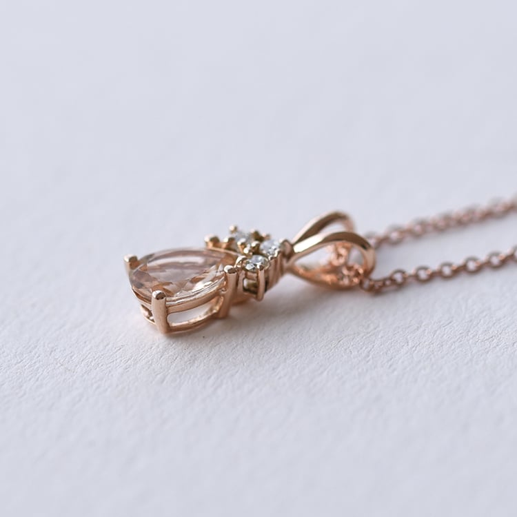 Morganitová slza v náhrdelníku 61795