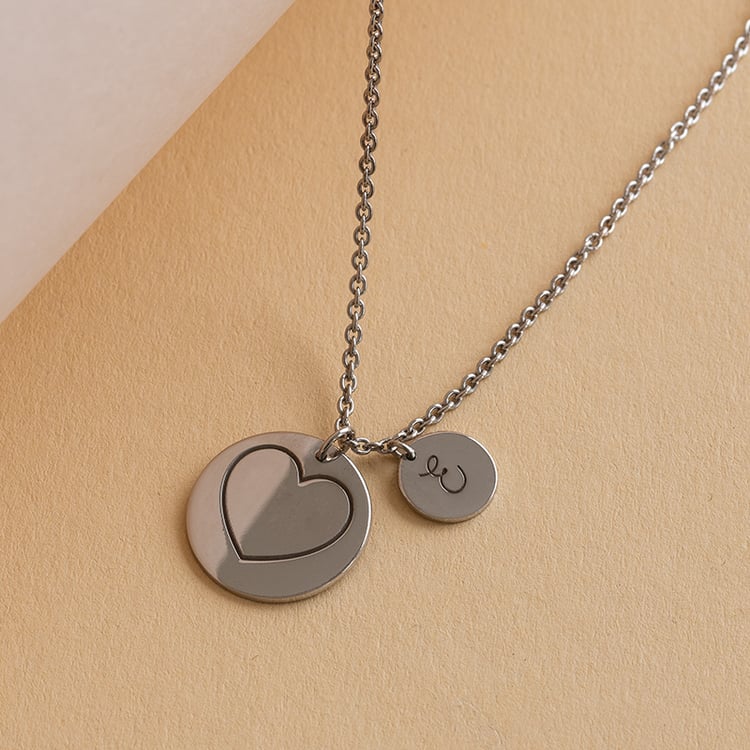 Náhrdelník so srdcom a gravírom písmena Teddie 120710