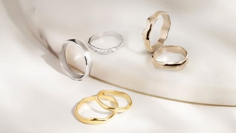 Objavte Hazelnut Gold: Ako prvý na Slovensku uvádzame štvrtý odtieň zlata