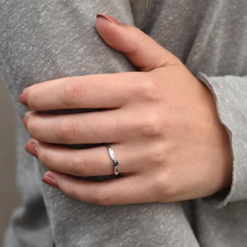 Zásnubný prsteň s čiernym diamantom Nescha