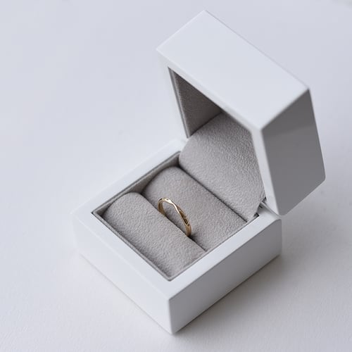 Minimalistický eternity prsteň s lab-grown diamantmi Ovone