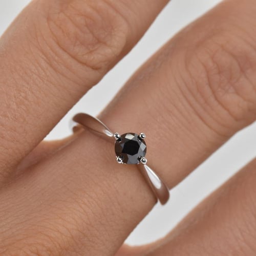Zásnubný prsteň s čiernym diamantom Maya
