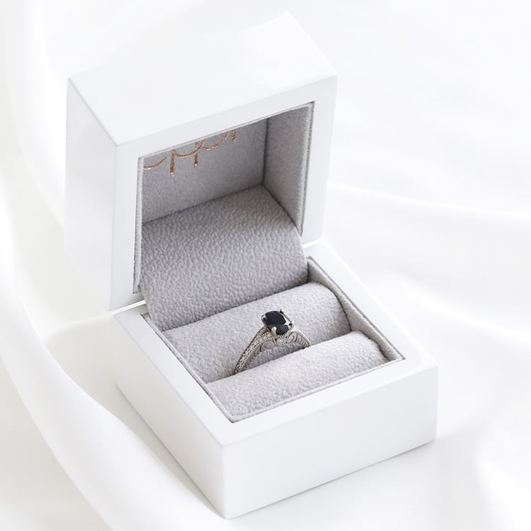 Vintage prsteň s čiernym zafírom a diamantmi 89186