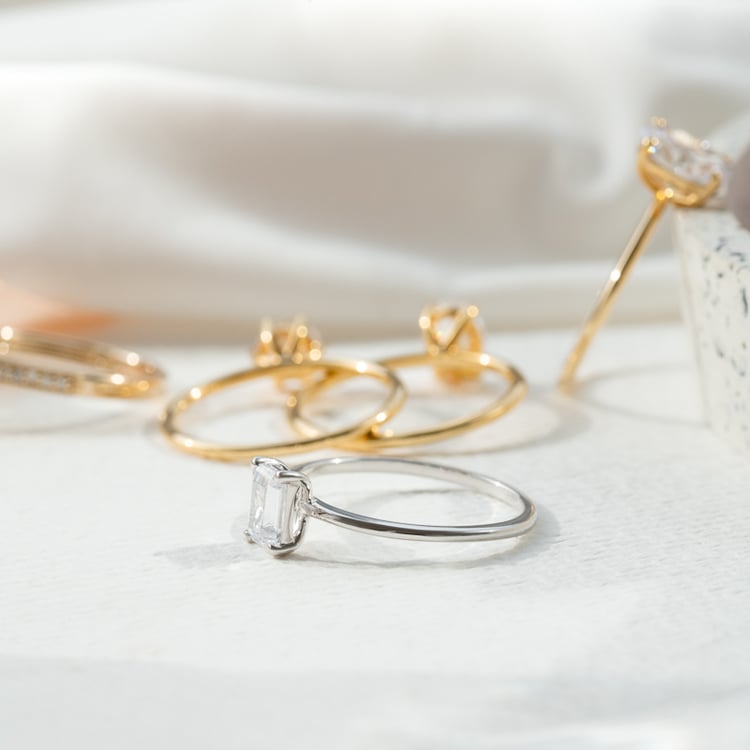 Zásnubný prsteň s emerald lab-grown diamantom Olson 123843