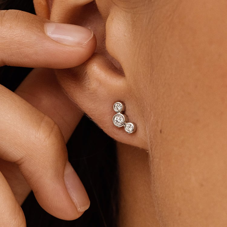 Moderné zlaté náušnice s guľatými diamantmi Ebba 162838